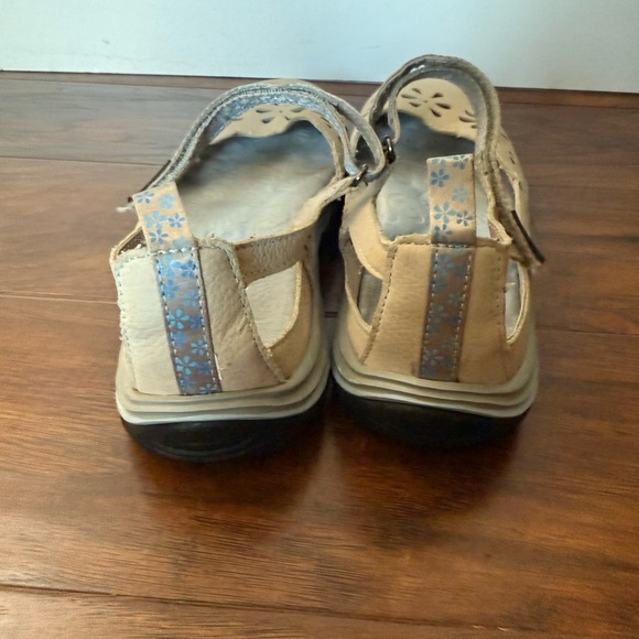 JBU by Jambu Beige/light Gray Adventure Cutout Mary Jane Flats-Size 7.5 - Picture 2 of 12